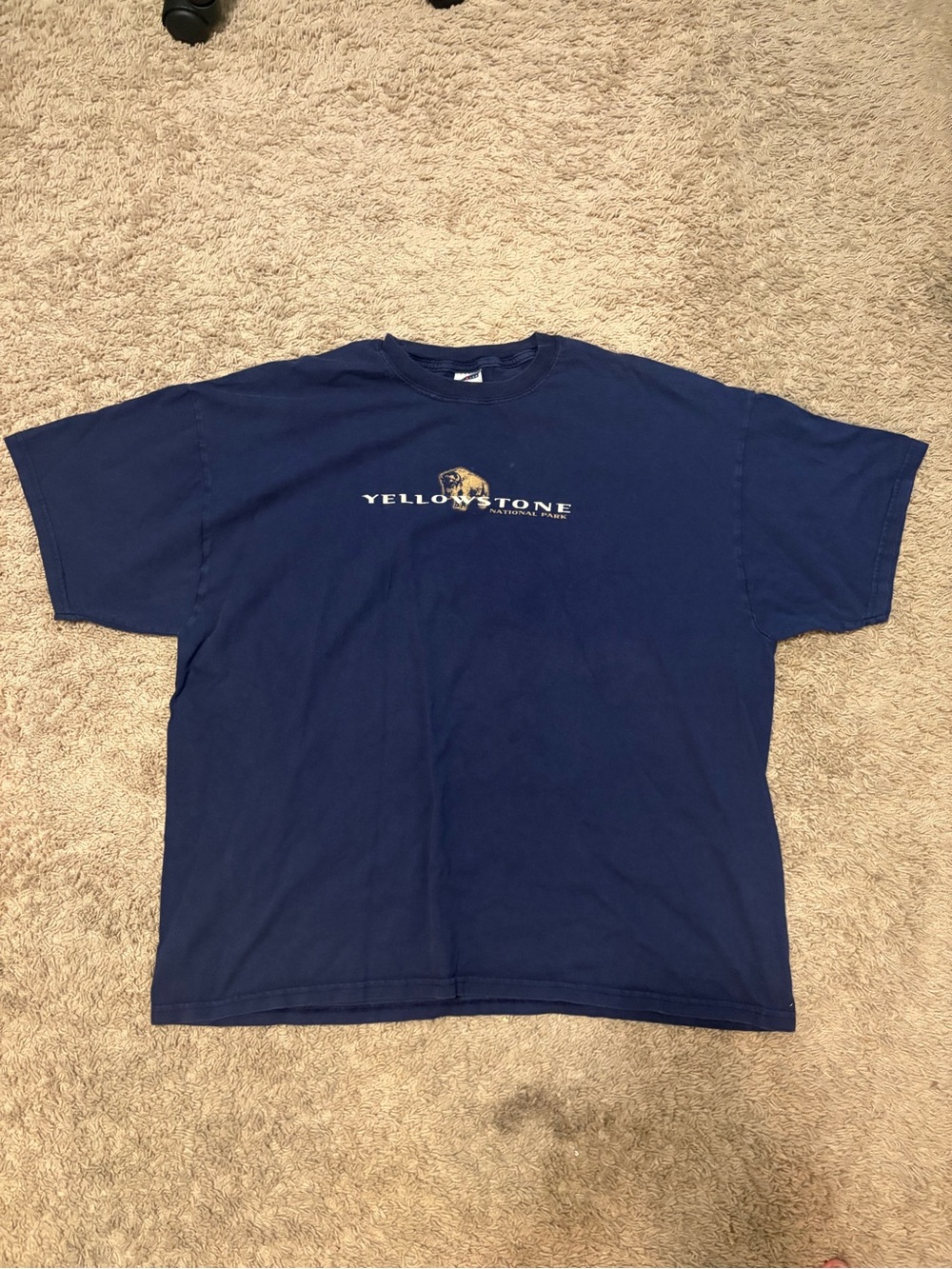 Jerzees Yellowstone
National Park Buffalo
Graphic Navy Blue Tee 
Size 2XL
